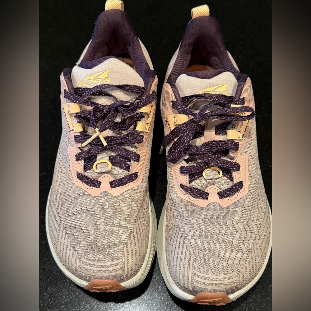 Women’s Altra Experience Wild, Size 10 - Picture 3 of 16